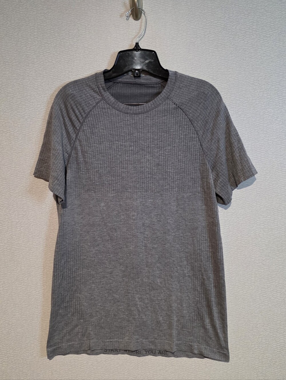 Lululemon Mens Vented Performance Shirt Small Gray